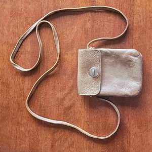 Roots crossover clutch